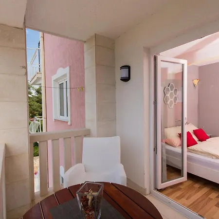 103 * Trogir